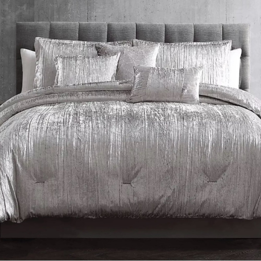 Cliffland Elegant Silver Bedding Set